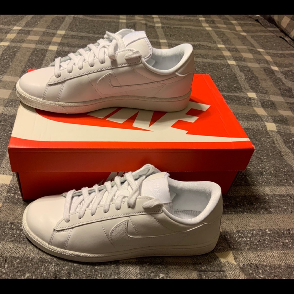 Womens Nike Tennis Classic 8.5